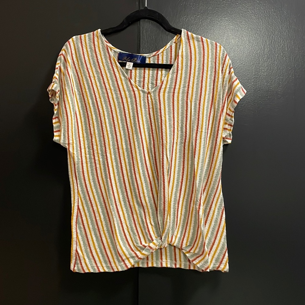 Francesca’s collections vertical stripe twist front shirt size L